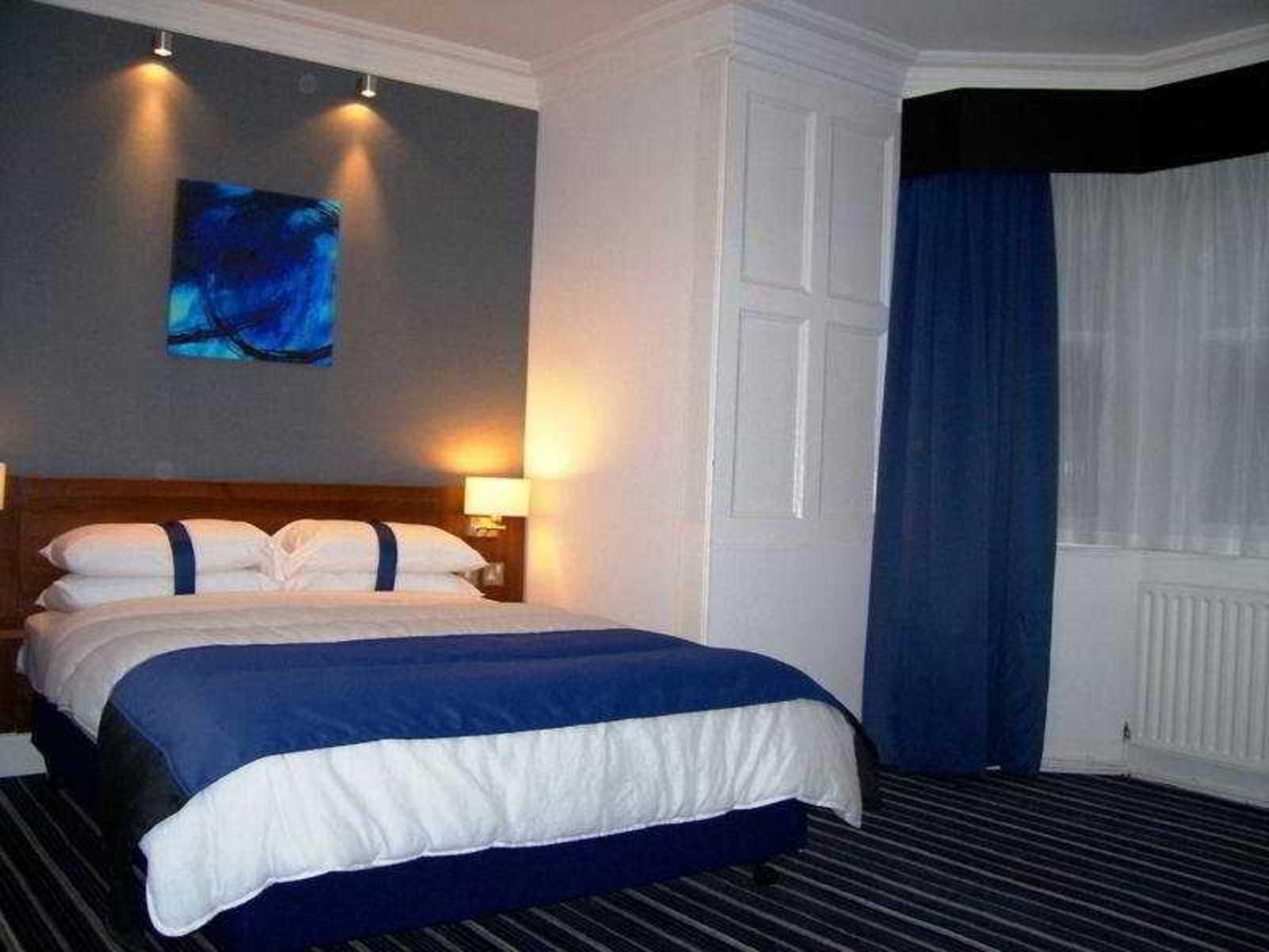 Piries Hotel Edinburgh Bagian luar foto