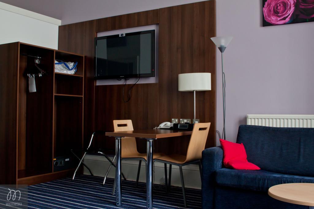 Piries Hotel Edinburgh Bagian luar foto